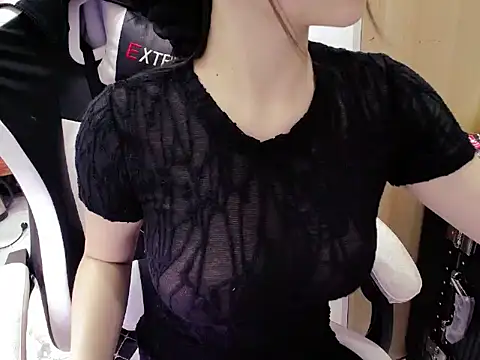 Lynk Lee69 online show from March 22, 9:02 am