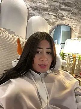  MadiLee  online show from December 4, 5:27 am