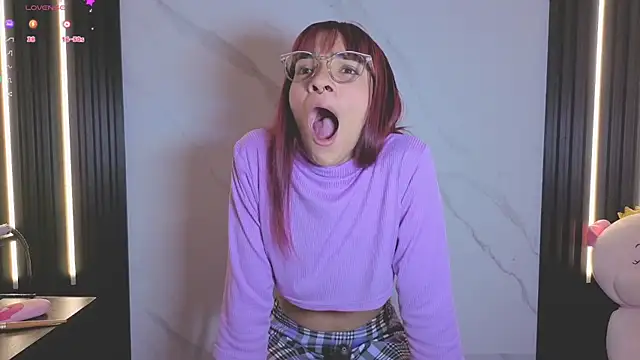 Scarlet Red  online show from February 13, 12:34 pm