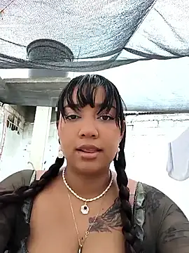 Snapshot of _octavia_ chatting on June 17, 11:45 am octavia online show from June 17, 11:45 am
