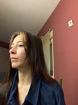 SOFIASWEETSECRETT online show from May 2, 2:27 am