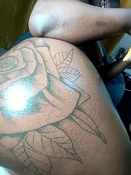 Snapshot of Hugemassivebootie chatting on November 21, 11:31 am Hugemassivebootie online show from November 21, 11:31 am