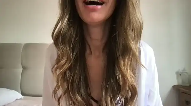 paolajonez online show from December 12, 1:06 pm