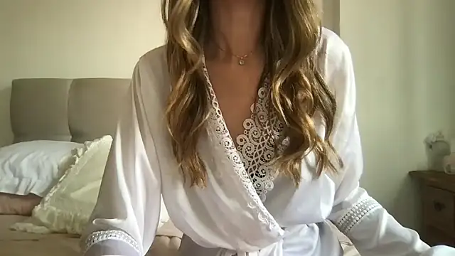 paolajonez online show from January 6, 3:51 pm