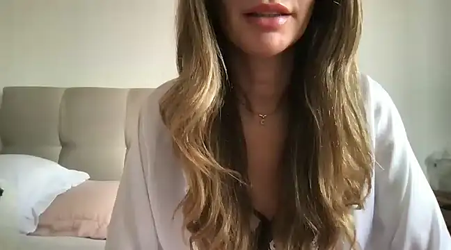 paolajonez online show from January 10, 12:04 pm