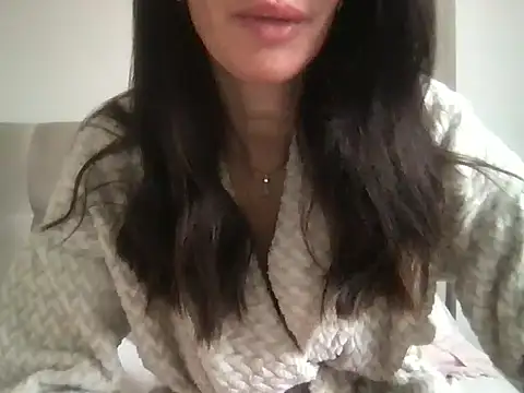 Snapshot of paolajonez chatting on May 10, 12:43 pm paolajonez online show from May 10, 12:43 pm