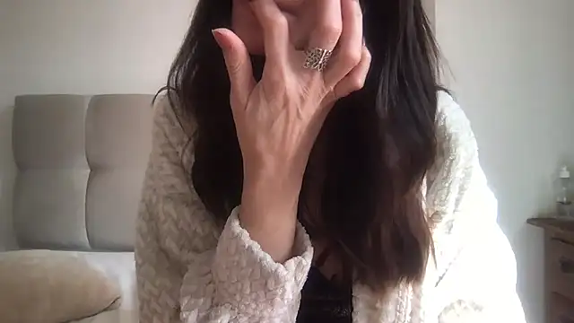 Snapshot of paolajonez chatting on May 16, 1:54 pm paolajonez online show from May 16, 1:54 pm