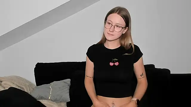 Snapshot of laurasommer chatting on May 19, 2:12 pm laurasommer online show from May 19, 2:12 pm