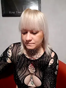 poussichienne online show from November 23, 4:40 pm