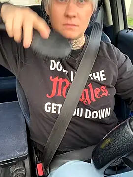 poussichienne online show from December 17, 9:37 am