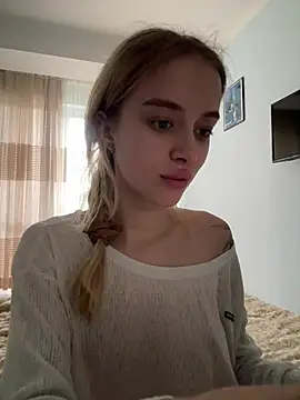 Snapshot of enjoy_my_beauty chatting on May 6, 6:41 am enjoy my beauty online show from May 6, 6:41 am