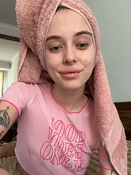 Snapshot of enjoy_my_beauty chatting on May 20, 6:41 am enjoy my beauty online show from May 20, 6:41 am