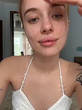 Snapshot of enjoy_my_beauty chatting on May 26, 6:42 am enjoy my beauty online show from May 26, 6:42 am