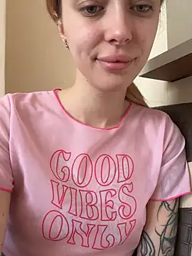 Snapshot of enjoy_my_beauty chatting on May 28, 6:43 am enjoy my beauty online show from May 28, 6:43 am