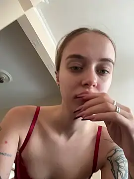 Snapshot of enjoy_my_beauty chatting on May 29, 6:33 am enjoy my beauty online show from May 29, 6:33 am