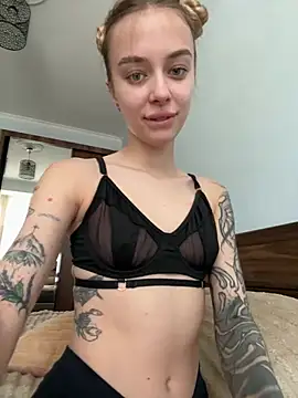 Snapshot of enjoy_my_beauty chatting on June 1, 6:37 am enjoy my beauty online show from June 1, 6:37 am