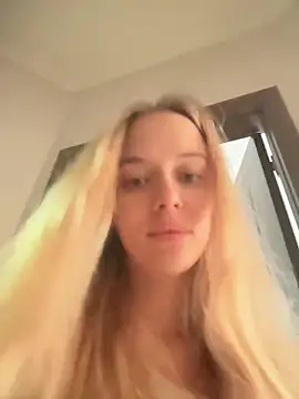 Snapshot of enjoy_my_beauty chatting on June 3, 6:49 am enjoy my beauty online show from June 3, 6:49 am