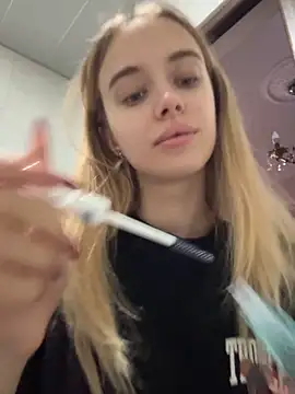 Snapshot of enjoy_my_beauty chatting on June 6, 6:18 am enjoy my beauty online show from June 6, 6:18 am