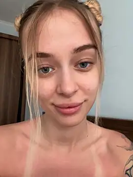 Snapshot of enjoy_my_beauty chatting on June 11, 6:44 am enjoy my beauty online show from June 11, 6:44 am
