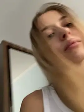 Snapshot of enjoy_my_beauty chatting on June 25, 6:40 am enjoy my beauty online show from June 25, 6:40 am