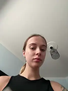 Snapshot of enjoy_my_beauty chatting on June 27, 6:29 am enjoy my beauty online show from June 27, 6:29 am