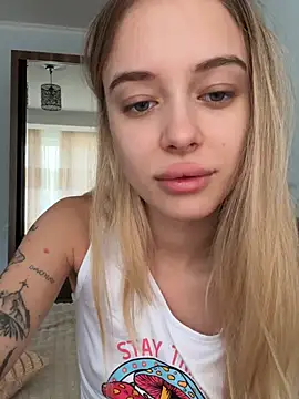 Snapshot of enjoy_my_beauty chatting on June 30, 6:25 am enjoy my beauty online show from June 30, 6:25 am