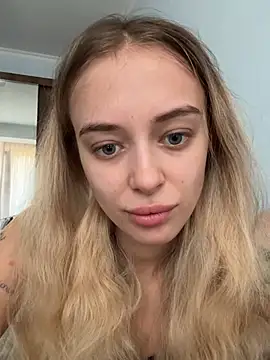 Snapshot of enjoy_my_beauty chatting on July 9, 6:39 am enjoy my beauty online show from July 9, 6:39 am