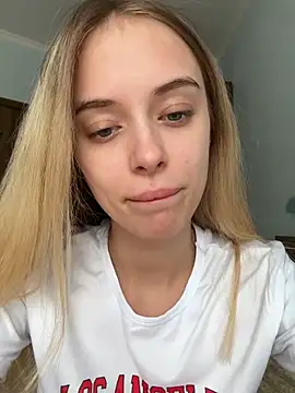 Snapshot of enjoy_my_beauty chatting on July 16, 6:41 am enjoy my beauty online show from July 16, 6:41 am