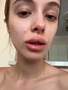 Snapshot of enjoy_my_beauty chatting on July 19, 6:39 am enjoy my beauty online show from July 19, 6:39 am