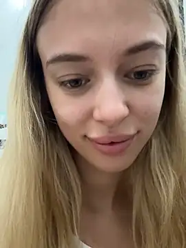 Snapshot of enjoy_my_beauty chatting on July 25, 6:11 am enjoy my beauty online show from July 25, 6:11 am