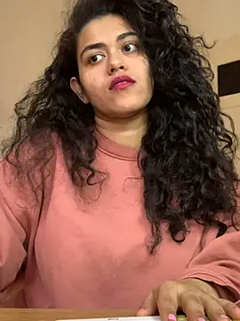 Snapshot of Curvydesifromgermany chatting on December 10, 12:38 pm Curvydesifromgermany online show from December 10, 12:38 pm