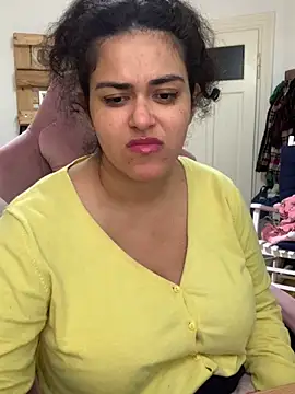 Snapshot of Curvydesifromgermany chatting on November 5, 1:33 pm Curvydesifromgermany online show from November 5, 1:33 pm