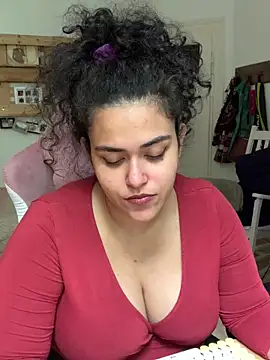 Snapshot of Curvydesifromgermany chatting on June 10, 1:10 pm Curvydesifromgermany online show from June 10, 1:10 pm