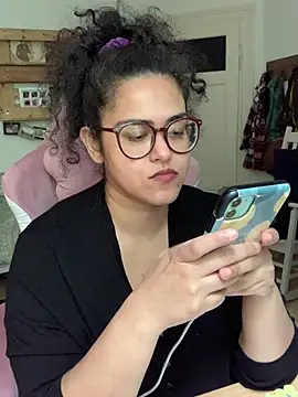 Snapshot of Curvydesifromgermany chatting on June 12, 1:43 pm Curvydesifromgermany online show from June 12, 1:43 pm