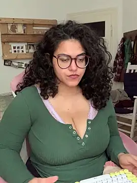 Snapshot of Curvydesifromgermany chatting on June 16, 6:27 am Curvydesifromgermany online show from June 16, 6:27 am