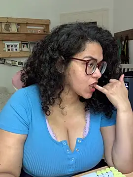 Snapshot of Curvydesifromgermany chatting on June 22, 11:29 am Curvydesifromgermany online show from June 22, 11:29 am