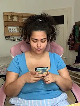Snapshot of Curvydesifromgermany chatting on July 2, 1:28 pm Curvydesifromgermany online show from July 2, 1:28 pm