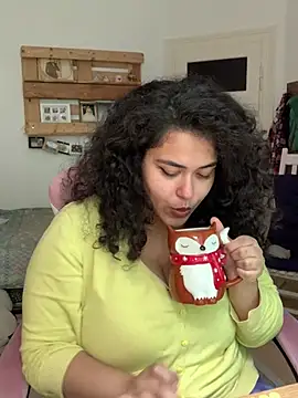 Snapshot of Curvydesifromgermany chatting on July 6, 11:18 am Curvydesifromgermany online show from July 6, 11:18 am