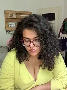 Snapshot of Curvydesifromgermany chatting on July 7, 1:59 pm Curvydesifromgermany online show from July 7, 1:59 pm