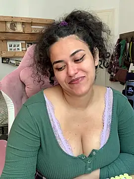 Snapshot of Curvydesifromgermany chatting on July 13, 10:07 am Curvydesifromgermany online show from July 13, 10:07 am