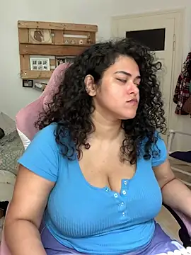 Snapshot of Curvydesifromgermany chatting on July 17, 10:33 am Curvydesifromgermany online show from July 17, 10:33 am