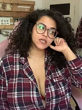 Snapshot of Curvydesifromgermany chatting on July 21, 2:08 pm Curvydesifromgermany online show from July 21, 2:08 pm