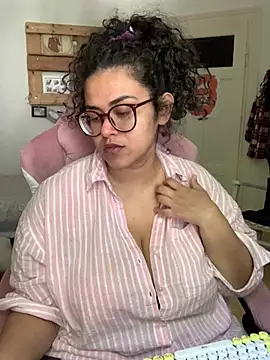 Snapshot of Curvydesifromgermany chatting on July 24, 12:47 pm Curvydesifromgermany online show from July 24, 12:47 pm