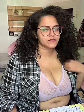 Snapshot of Curvydesifromgermany chatting on July 29, 1:53 pm Curvydesifromgermany online show from July 29, 1:53 pm