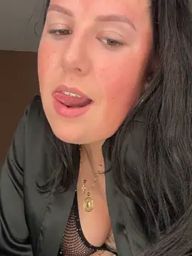 Snapshot of xlinastarrx chatting on April 15, 5:53 pm xlinastarrx online show from April 15, 5:53 pm