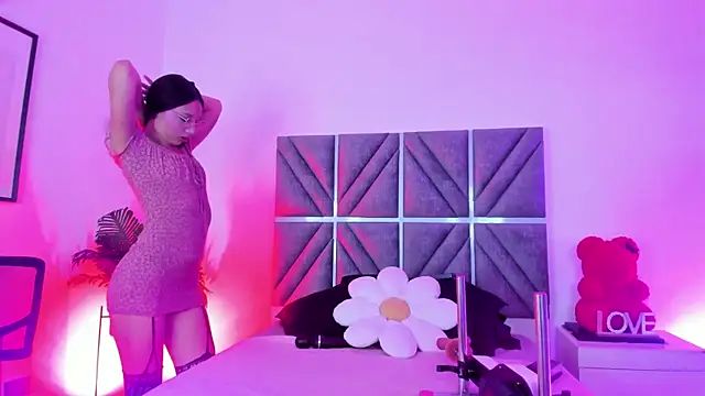 Laura Dicardy online show from February 28, 7:37 pm