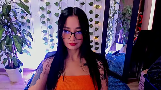 mariiana-diaz online show from December 15, 3:38 pm