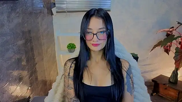 mariiana-diaz online show from May 6, 3:28 pm