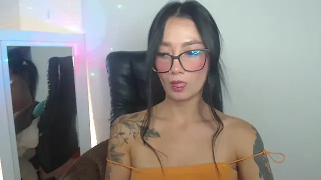 Snapshot of mariiana-diaz chatting on June 12, 3:22 pm mariiana-diaz online show from June 12, 3:22 pm