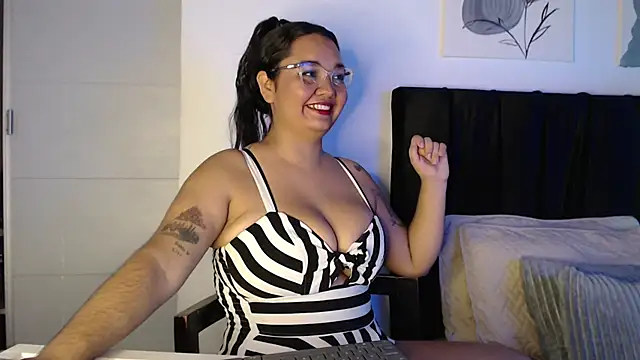 Snapshot of Alezapark chatting on February 7, 4:35 pm Alezapark online show from February 7, 4:35 pm